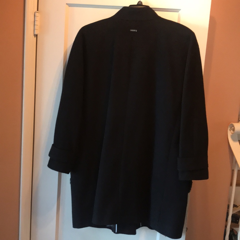DKNY walker coat with faux fur patch pockets, worn once! - Picture 6 of 8